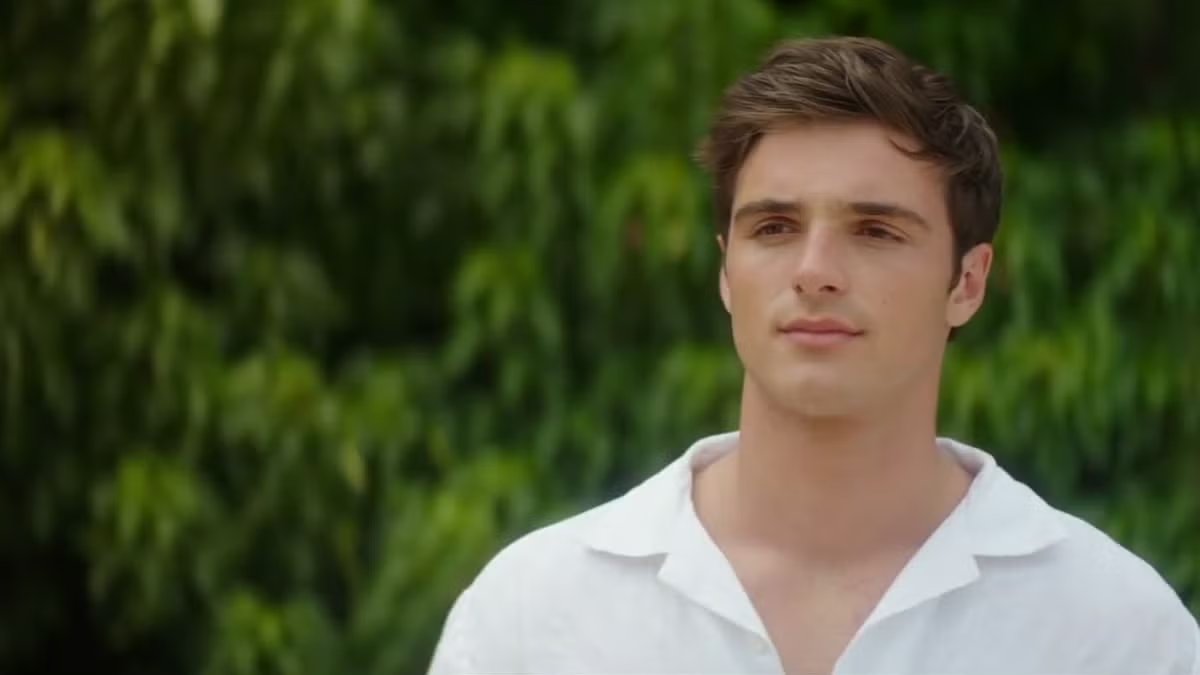 Jacob Elordi as Chris Gregory in 2 Hearts (2020)